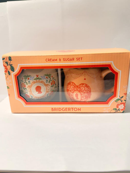 Sugar set and creamer/Set de azucarera y cremera.